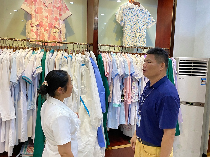 展示不同功能特点的医护面料